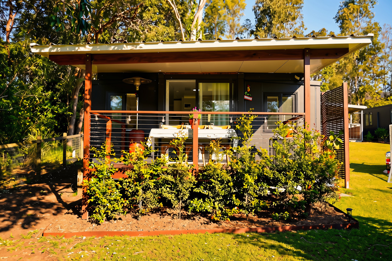 Kookaburra Cottage Camp Mountain, a self-contained cottage surrounded by gardens